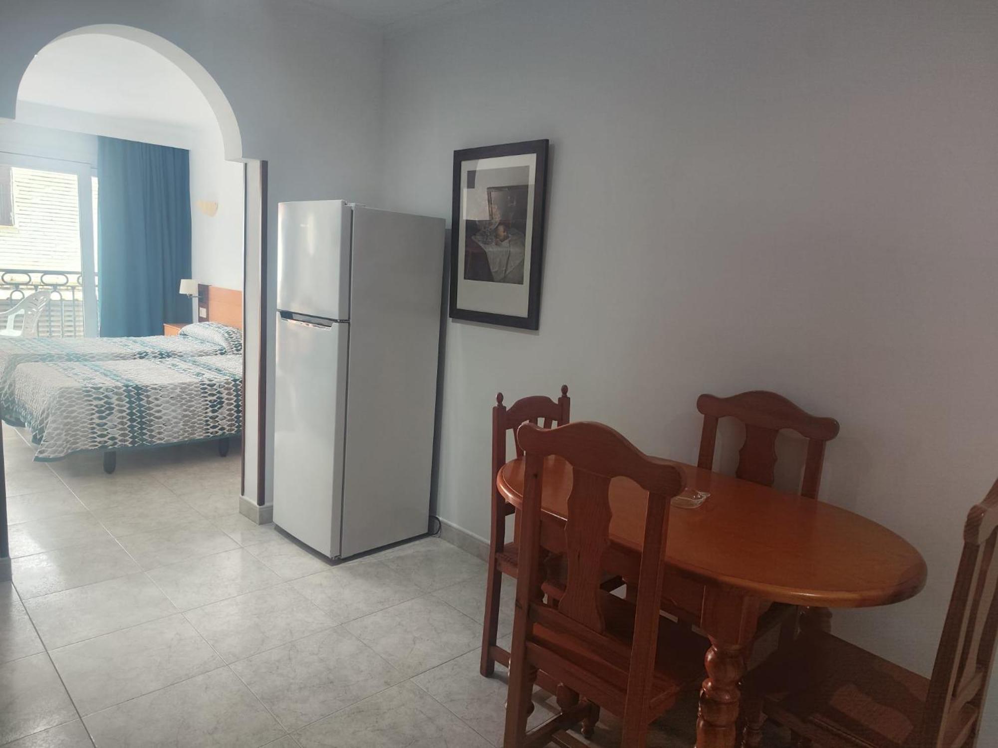 Apartamentos Leonor Carihuela Torremolinos Extérieur photo