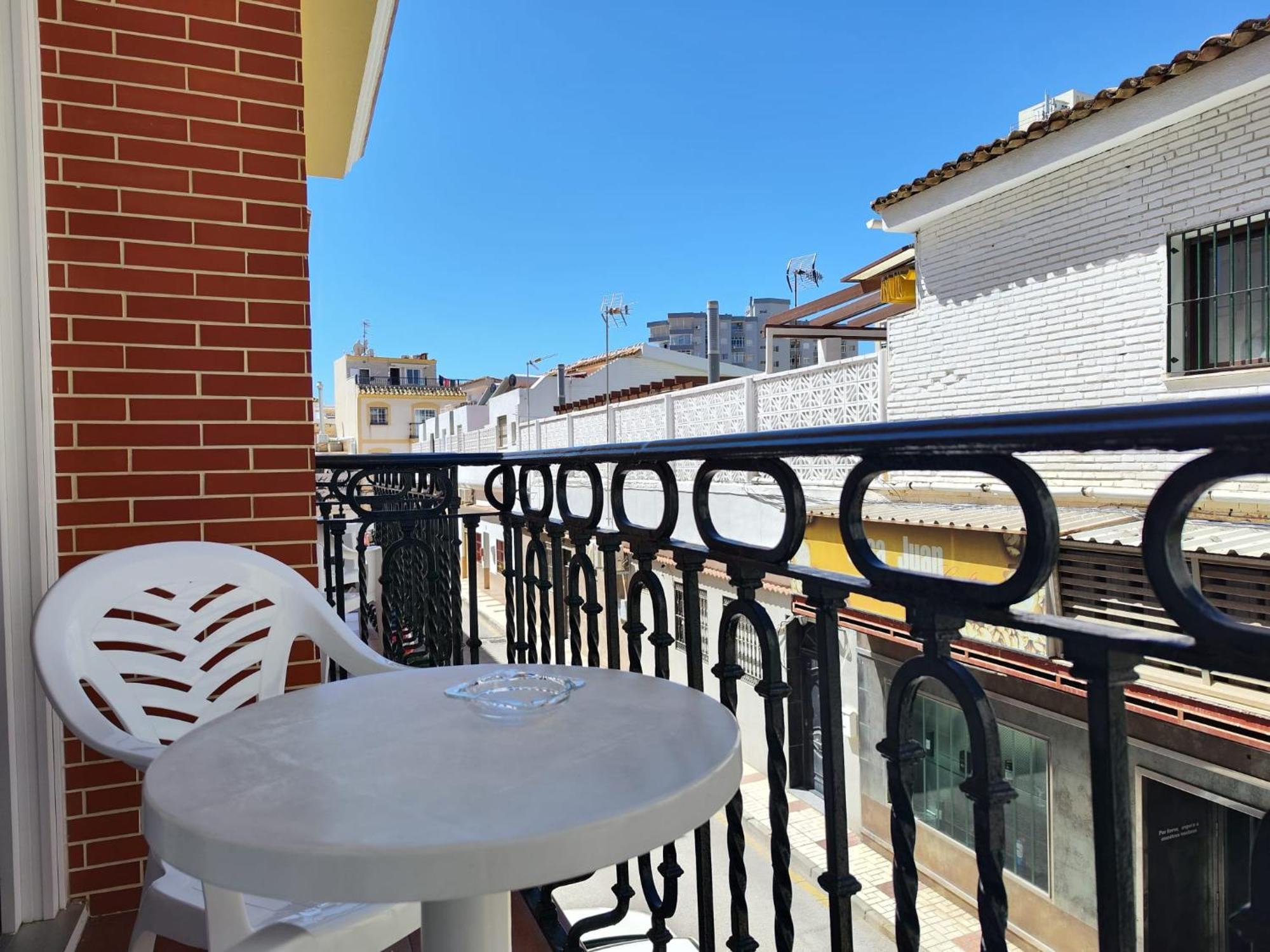 Apartamentos Leonor Carihuela Torremolinos Extérieur photo