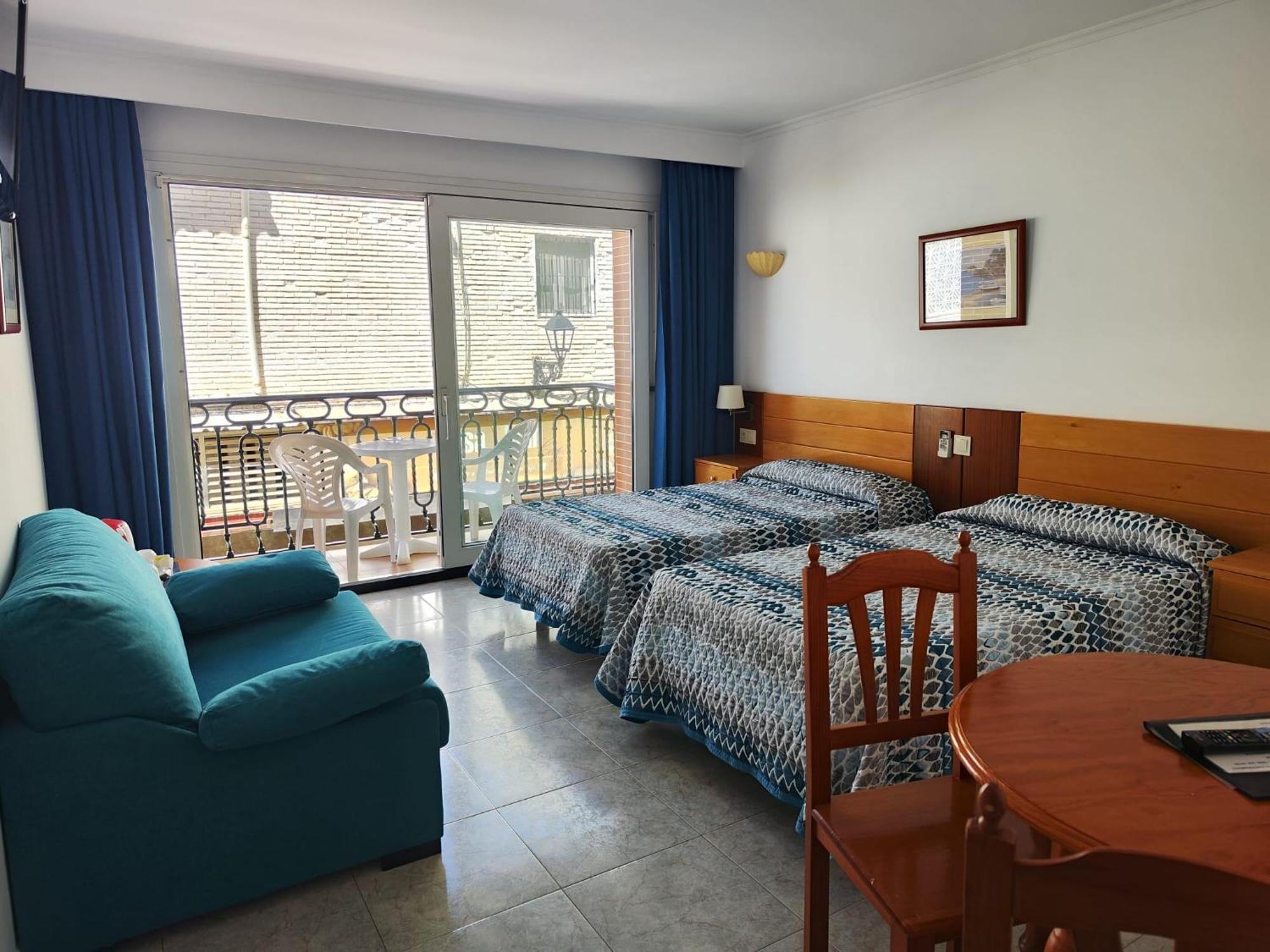 Apartamentos Leonor Carihuela Torremolinos Extérieur photo
