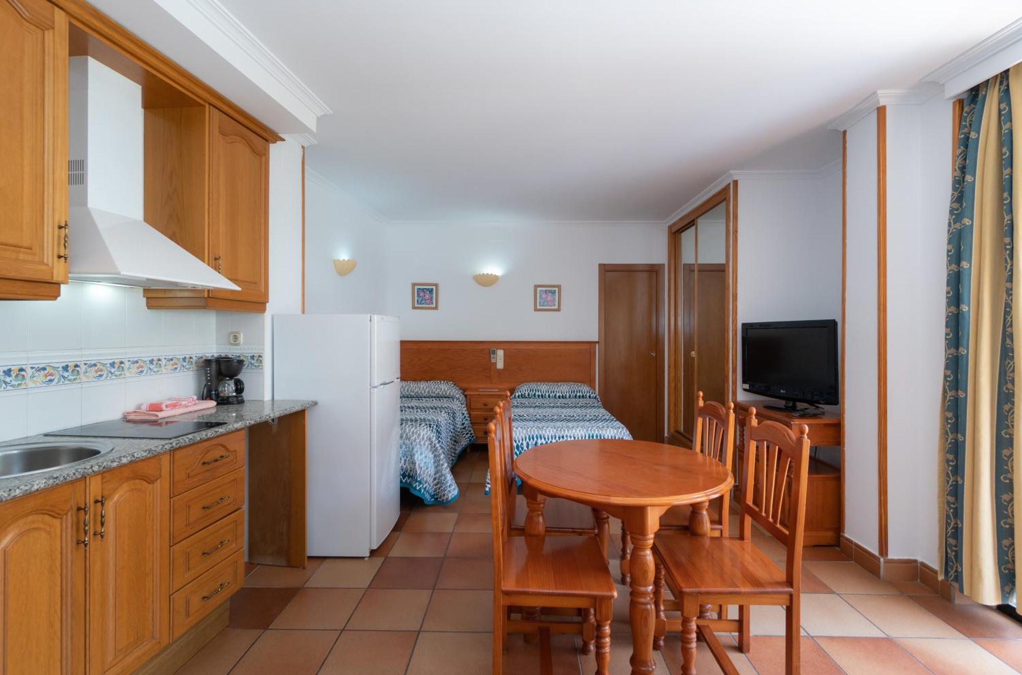 Apartamentos Leonor Carihuela Torremolinos Chambre photo