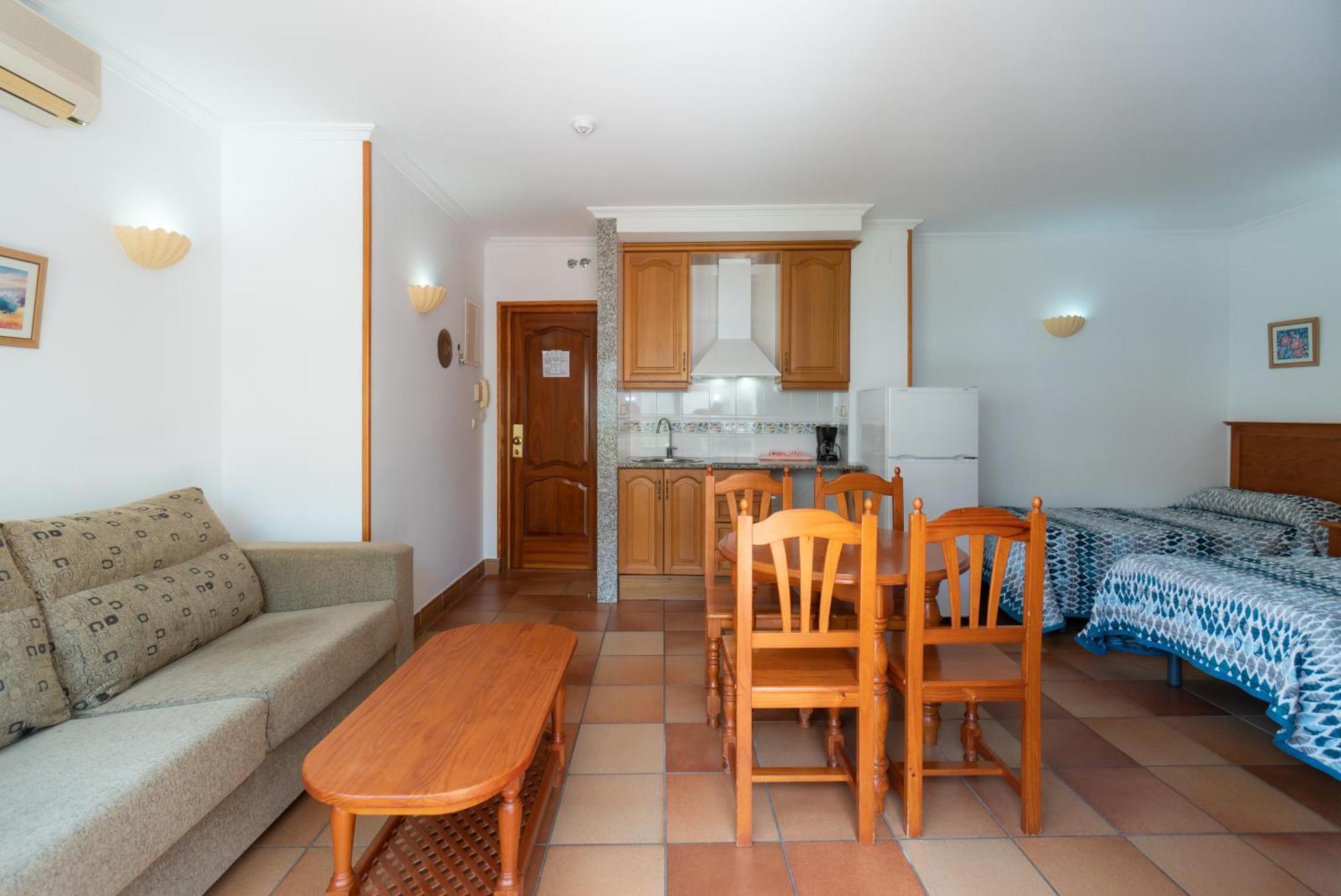 Apartamentos Leonor Carihuela Torremolinos Chambre photo